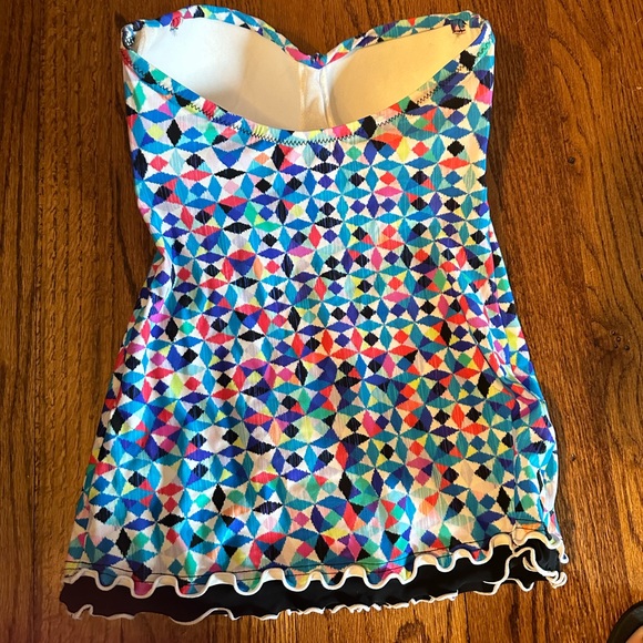Tankini top size 6 by Profile by Gottex, ruffled little black bottom. - Picture 2 of 4